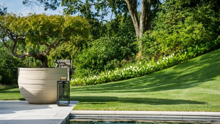 Weitläufiger Gartenpark